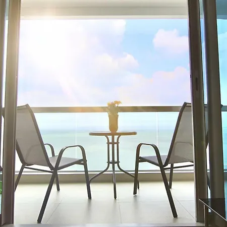 Apartment Luxurious Beachfront