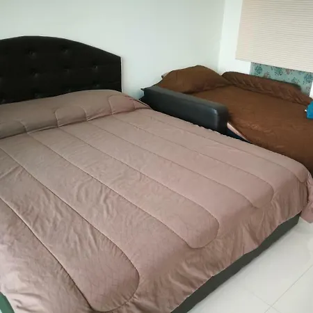 The Riviera Wongamat Hong Apartment *