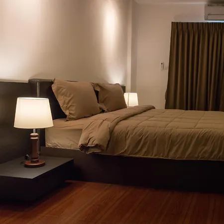 Hideaway And Bar Guest house 4*
