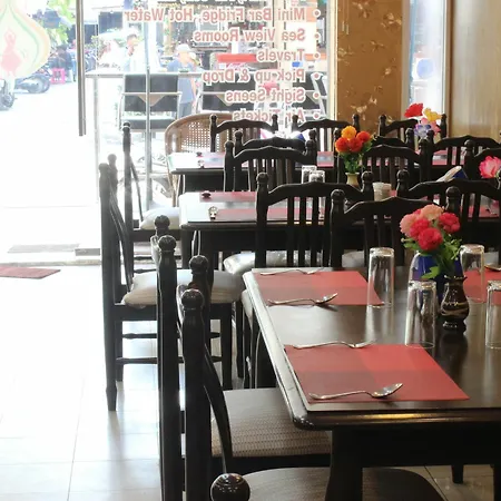 New Pind Balluchi Hotel 3*