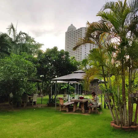 Green Beach โรงแรม 3*