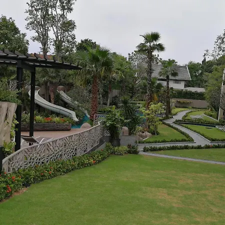 The Riviera Wongamat Hong Apartment