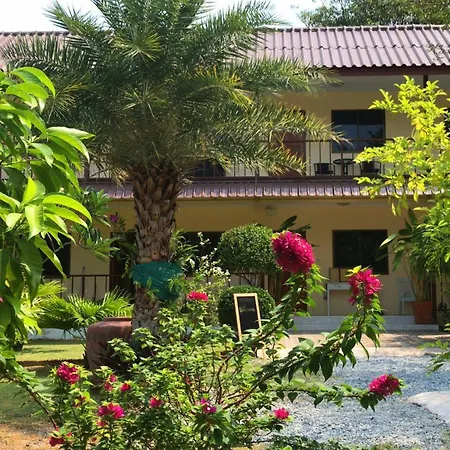 Green Beach โรงแรม