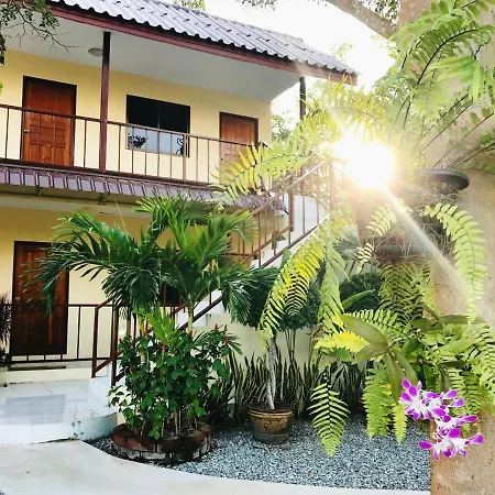 Green Beach โรงแรม