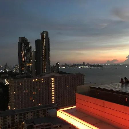 Green Beach โรงแรม