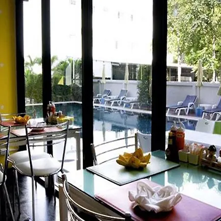 Oyo 75367 Ud Pattaya Hotel