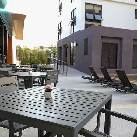 โรงแรม Woraburi & 4*