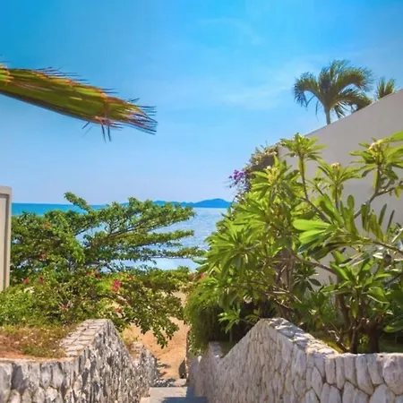 Majestic Pool Villas X Gsg Villa Pattaya