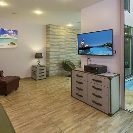 Tropicana Pool