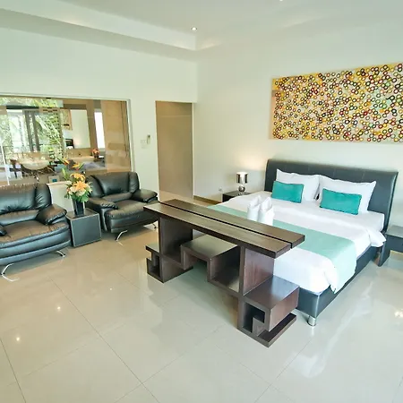 Tropicana Pool Hotel *
