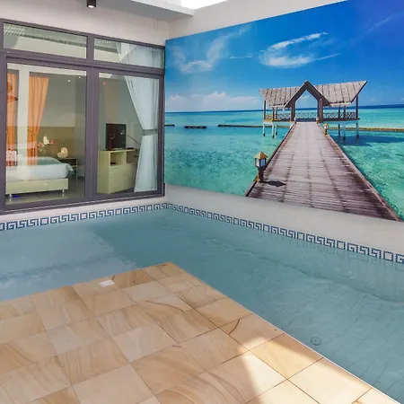 Tropicana Pool Hotel *