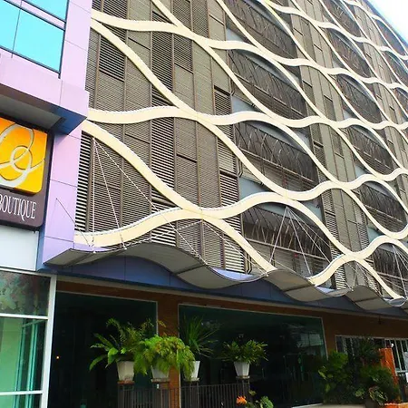 Curve Boutique 3*