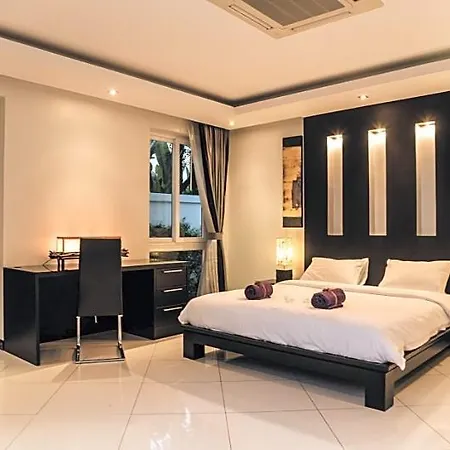 Hollywood Pool Jomtien Pattaya