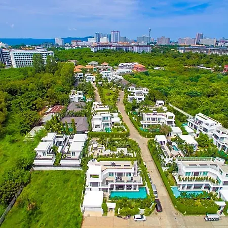 Hollywood Pool Jomtien * Pattaya