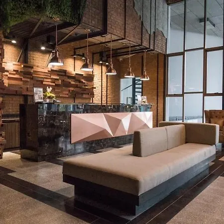 Hotel Surestay By Western T Pattaya