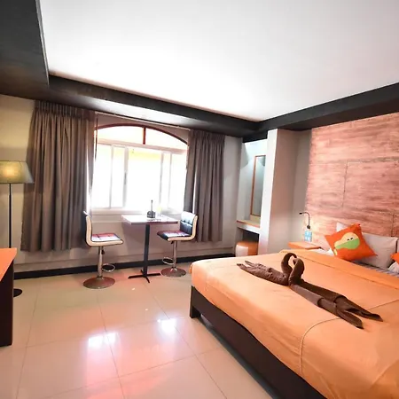 เดอะปาล์ม ดีไลท์ ลอร์จ โรงแรม Pattaya