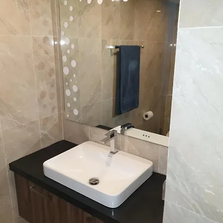 Grand Avenue 1 Bedroom *