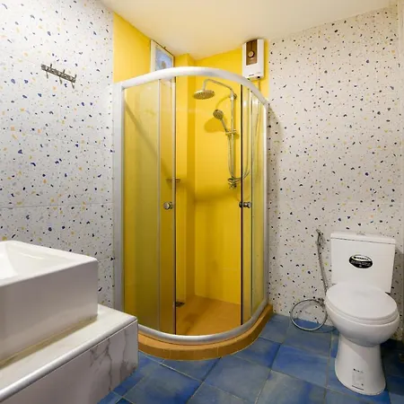 โรงแรม The Story Poshtel 2*