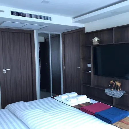 Luxury Business Suits In Grand Avenue By Estates Apartment *