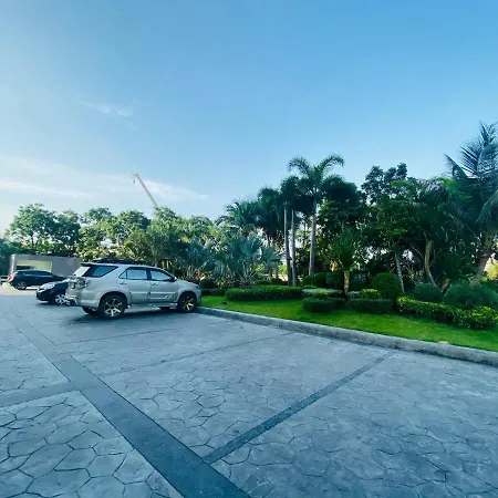 Dusit Grand View *