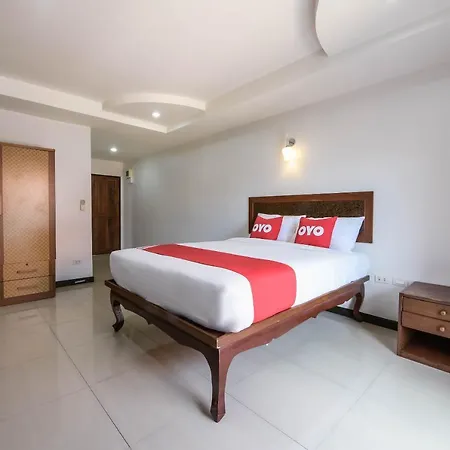 โรงแรม Oyo 438 24 2*