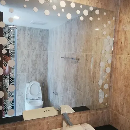 Grand Avenue 1 Bedroom Apartment *
