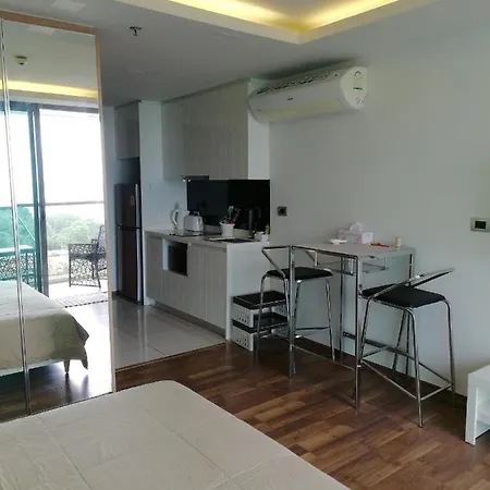 The Peak Towers Sea View * Pattaya