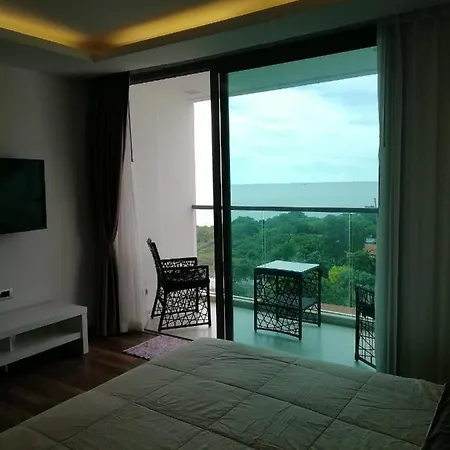 อพาร์ทเม้น The Peak Towers Sea View