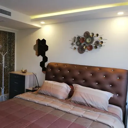 Grand Avenue 1 Bedroom Apartment *