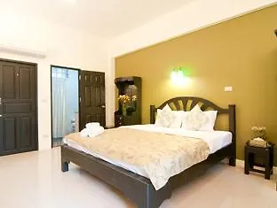 Ploen By Tolani โรงแรม 2*