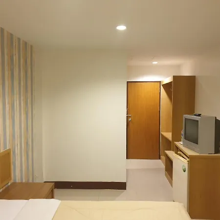 โรงแรม Naza Orchid