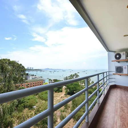 Top Floor Beachfront Dream Apartment *