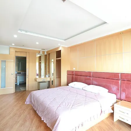 Top Floor Beachfront Dream Apartment Pattaya