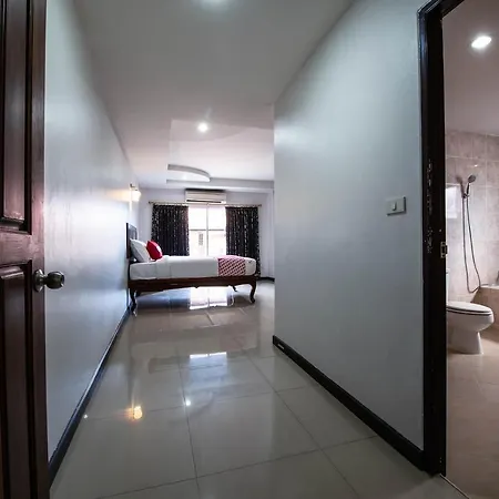 โรงแรม Oyo 438 24 2*