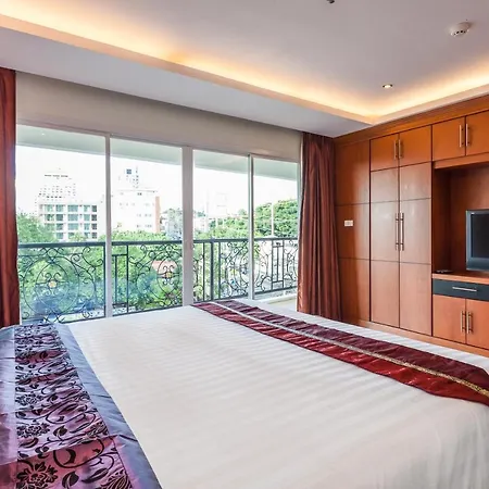 โรงแรม Tara Court 3*