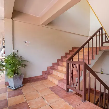 Hotel Oyo 838 Aromdee 2*