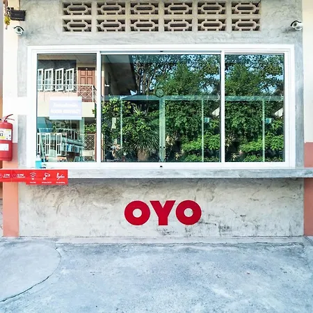 Vaccinated Staff - Oyo 645 Baan Ruangrungroj 2*