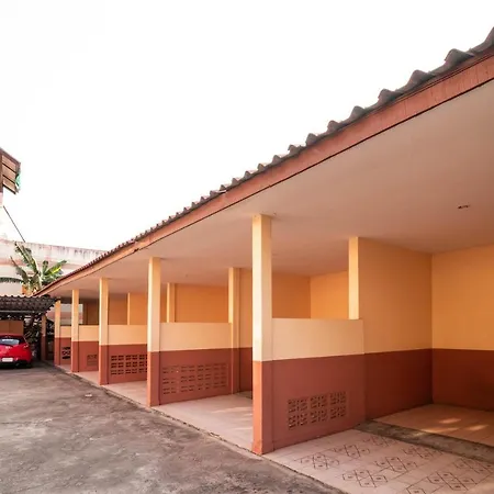 Hotel Vaccinated Staff - Oyo 645 Baan Ruangrungroj 2*