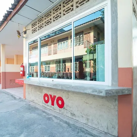 Hotel Vaccinated Staff - Oyo 645 Baan Ruangrungroj 2*