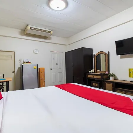 Hotel Oyo 838 Aromdee