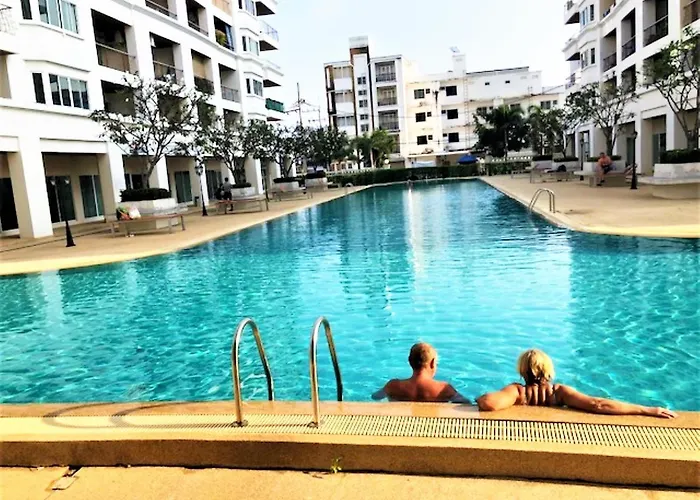 Platinum Suites, Thepprasit Road - Large Top Floor Studio