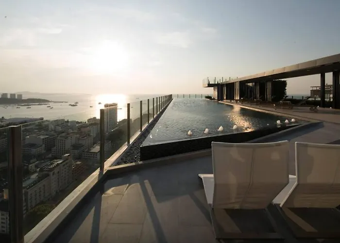 The Base Condo Center Of Pattaya Rooftop Swimming Pool