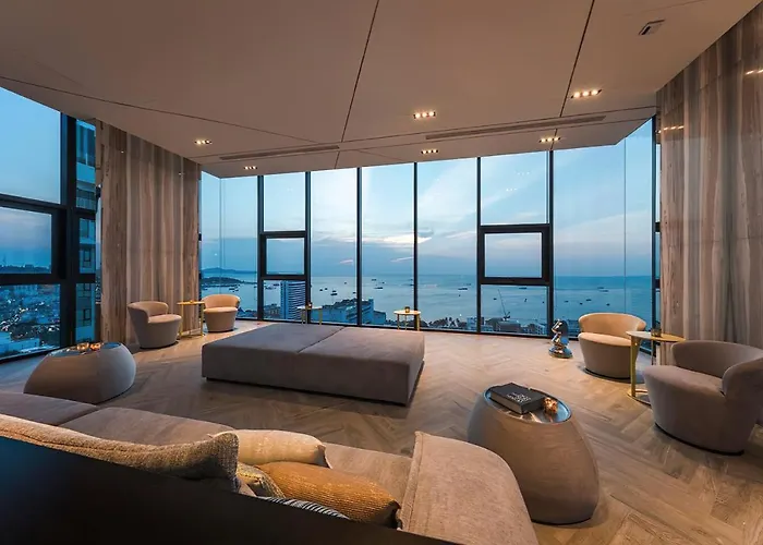 Central Pattaya Condo Great Location Next To Beach
