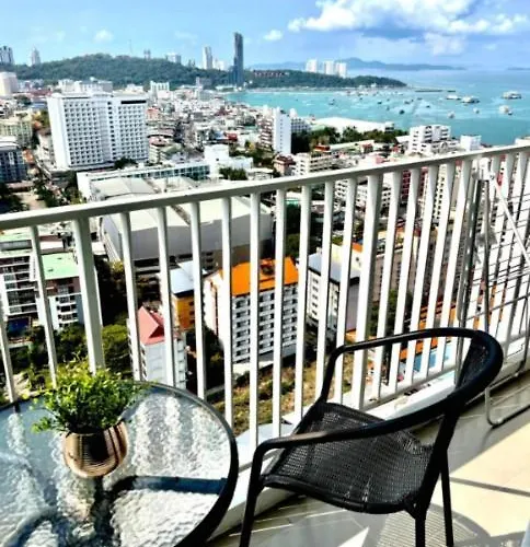 The Base Central Pattaya Long Balcony King-Bed With Infinity Pool & Free Netflix