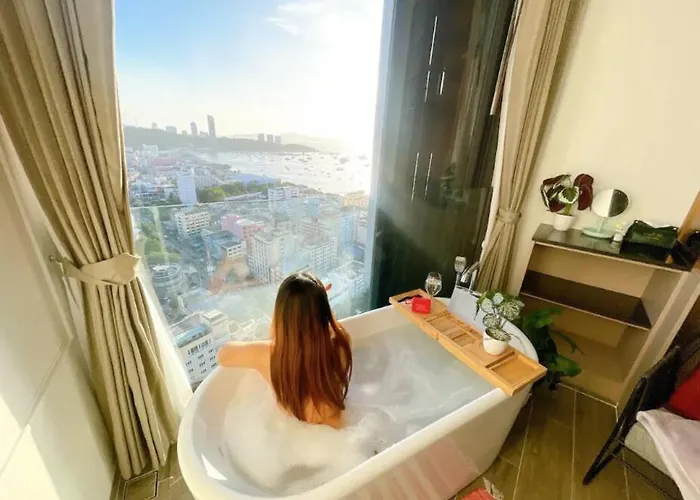 Edge Central Pattaya Sky Residence With Infinity Pool & Free Netflix