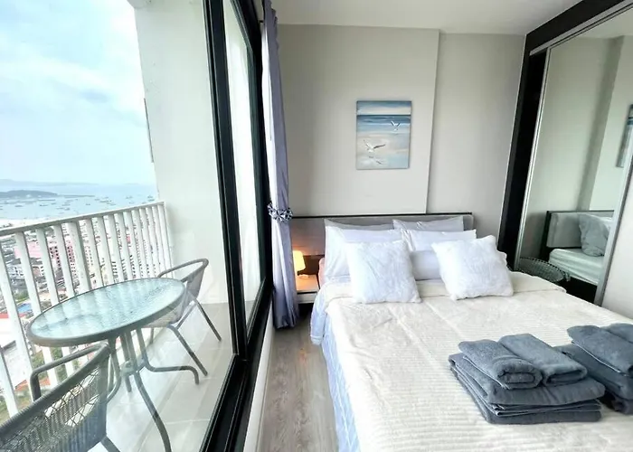 The Base Central Pattaya Long Balcony King-Bed With Infinity Pool & Free Netflix