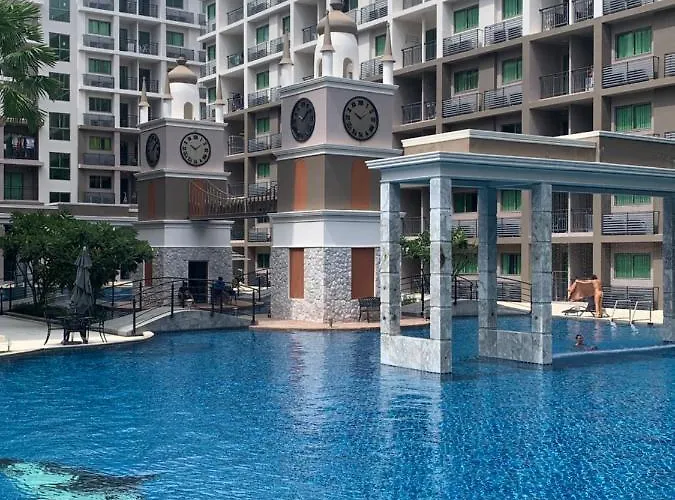 High Floor Nice Pool View Near Walking Street Arcadia Beach 高楼层泳池景 高速网络 智能电视