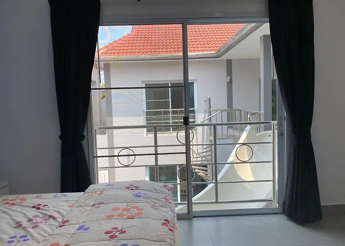 Walking St 1Km South Pattaya 5Br Modern Villa
