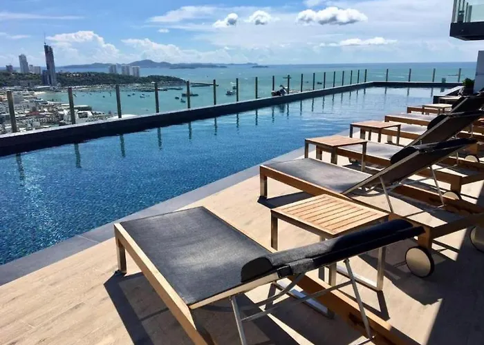 Base Central Pattaya Quiet King-Bed With Infinity Pool & Free Netflix