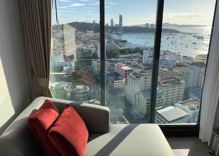 The Edge Central Pattaya Seaview With Infinity Pool & Free Netflix